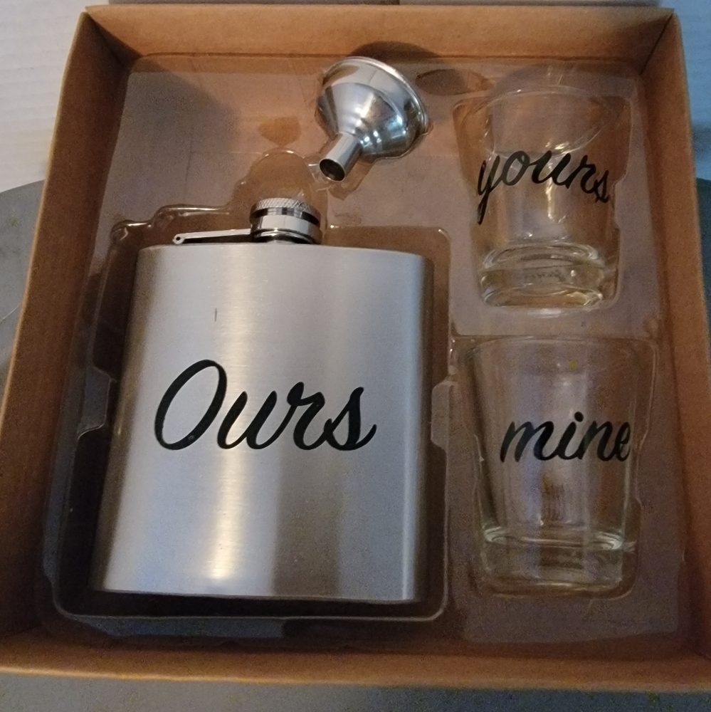 Flask gift set